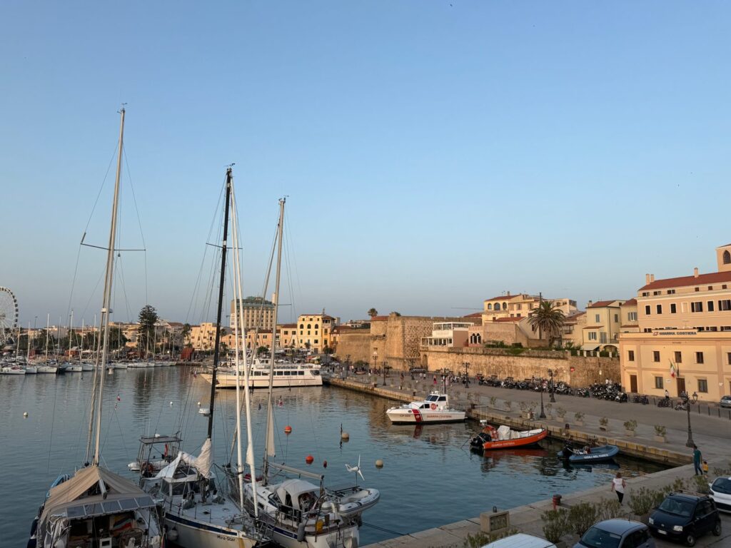 Port jachtowy i Stare Miasto w Alghero